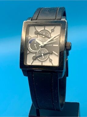 GUESS U14006G1 Men’s Tank Wristwatch St Steel Case Day Date 24hr Works New Batt